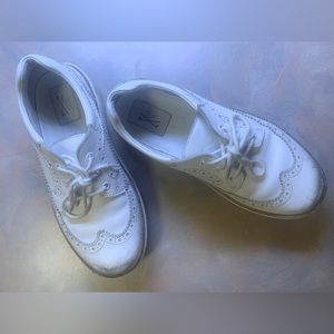 AUTHENTIC GUCCI Boys' white Leather Golf Oxfords. Designer sizing 32. US size 1.